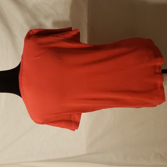 Red short sleeve top - Picture 3 of 7